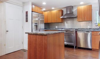 26 Tabert Ln, Belgrade, ME 04917