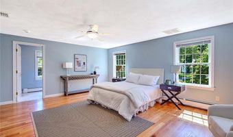 15 Sylvia Ln, Lincoln, RI 02865