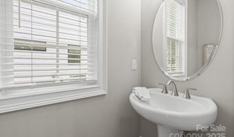 6910 Providence Ln W, Charlotte, NC 28226