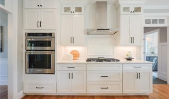 2 Bluemead Farm Ln, Barrington, RI 02806