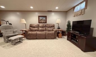 111 Church Dr, Aberdeen, SD 57401