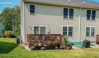 8 Royal Ln, Raymond, NH 03077