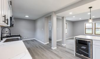 4 N327 7th Ave, Addison, IL 60101