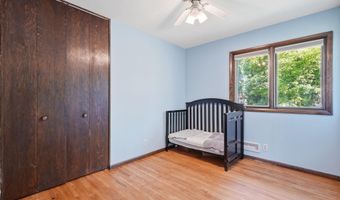 916 Whitney Dr, Apple Valley, MN 55124