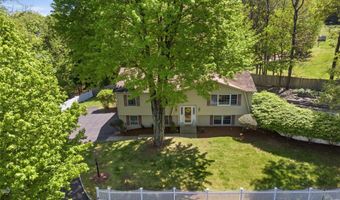 10 Sabin Dr, Airmont, NY 10901
