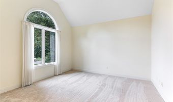 210 Chisholm Ct, Aurora, OH 44202