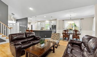 12 Broadmoor Dr, Arden, NC 28704