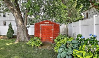 15 Wollaston St, Cranston, RI 02910