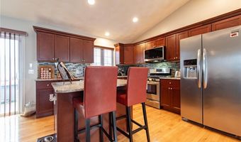10 Flanders St, Johnston, RI 02919