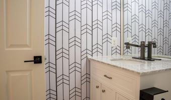 42243 CANARY GRASS Sq, Aldie, VA 20105