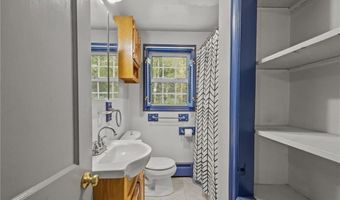 73 Penguin Ave, Warwick, RI 02818
