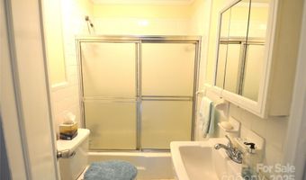 1108 Pine Hill Rd, Asheboro, NC 27205