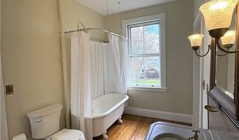 39 Walcott Ave, Jamestown, RI 02835