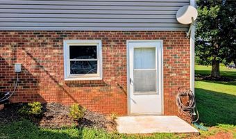 2474 Woodridge Dr, Asheboro, NC 27205
