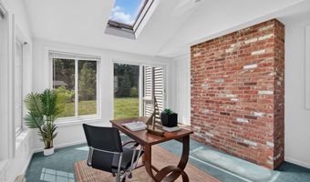 10 Hemlock Rd, Andover, MA 01810