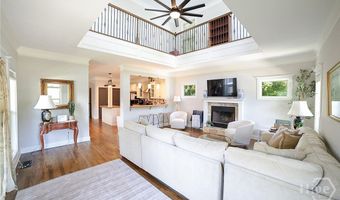 132 N Poplar St, Athens, GA 30606