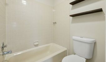 4 Ray Ct, Bedminster, NJ 07921