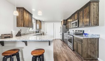 860 1ST St SE, Bandon, OR 97411