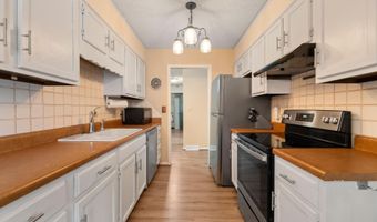 5635 E 39th St N, Bel Aire, KS 67220