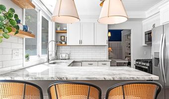 9 Kiki Cir, Cranston, RI 02921