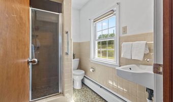 24 Maple Edge Dr, Bloomfield, CT 06002