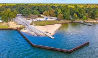 215 Hines Dr, Bonneau, SC 29431