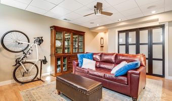 12 Pelham Rd, Asheville, NC 28803