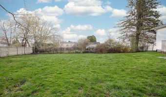 37 Squantum Dr, Middletown, RI 02842