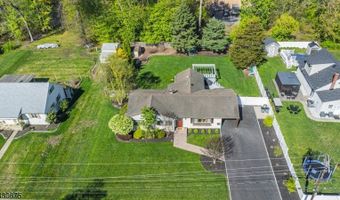 18 Evergreen Dr, Bayonne, NJ 07035