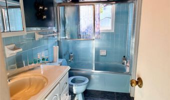 6 Winter Ln, Amityville, NY 11701