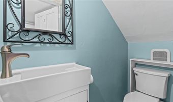 50 Charles St, Bristol, RI 02809