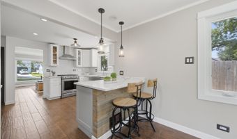 905 N Douglas Ave, Arlington Heights, IL 60004