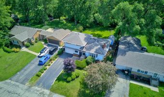 911 David St, Antioch, IL 60002