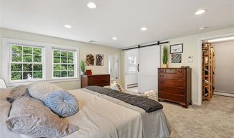 61 Harlem St, East Providence, RI 02916