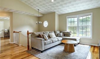 5 Craigie Ave, Johnston, RI 02919