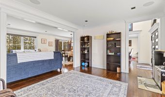 123 Columbus Blvd, Amityville, NY 11701