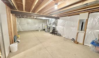 117 Fall Lake Ln, Amherst, OH 44001