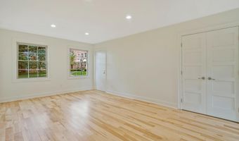 2505 ARLINGTON Blvd 102, Arlington, VA 22201