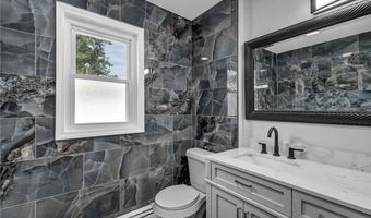 256 High Grove Blvd, Akron, OH 44312