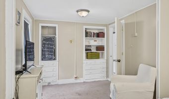 748 Riverside Dr, Augusta, ME 04330