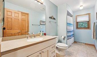 42280 N Center St, Antioch, IL 60002