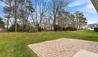 6 Swan Lake Ct, Barnegat, NJ 08005