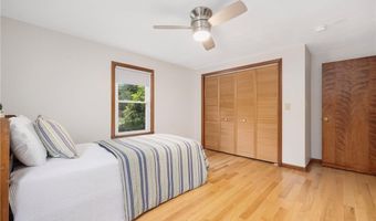 3 Grassy Plain Rd, Barrington, RI 02806