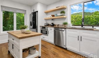 549 Clubhouse Dr, Banner Elk, NC 28604