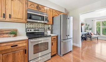 180 Spring Oaks Dr, Ballwin, MO 63011