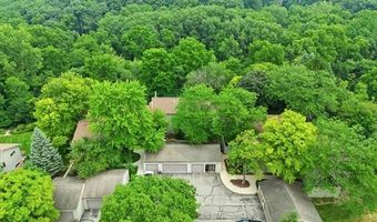 2208 Applewood Ct, Ann Arbor, MI 48103