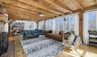 40 Charlotte Ave, North Kingstown, RI 02874