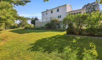 1 E Gate Rd, Danbury, CT 06811
