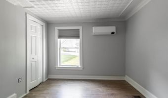 11 Kossuth St, Bangor, ME 04401