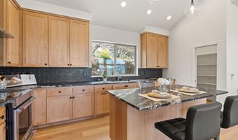 3060 Ashland Mine Rd, Ashland, OR 97520